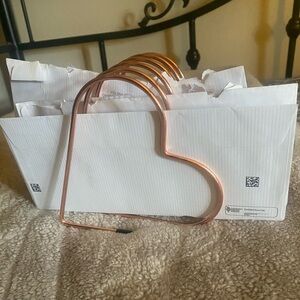 Heart-Shaped Metal Rose Gold Desk Top letter holder, magazine, cd, dvd, books